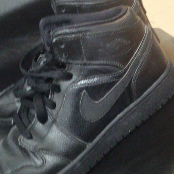 Shoes - Picture 2 of 3